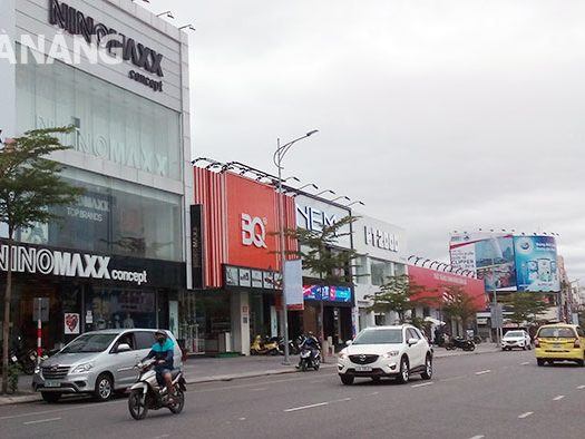 Các shop thời trang nối liền