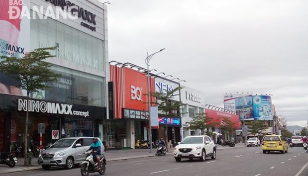 Các shop thời trang nối liền