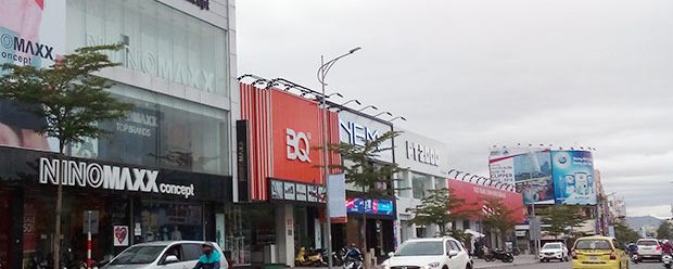 Các shop thời trang nối liền