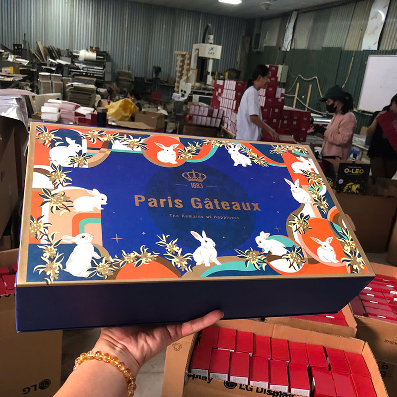 In túi hộp cho thương hiệu bánh trung thu Paris Gateaux tại xưởng TMT Việt Nam