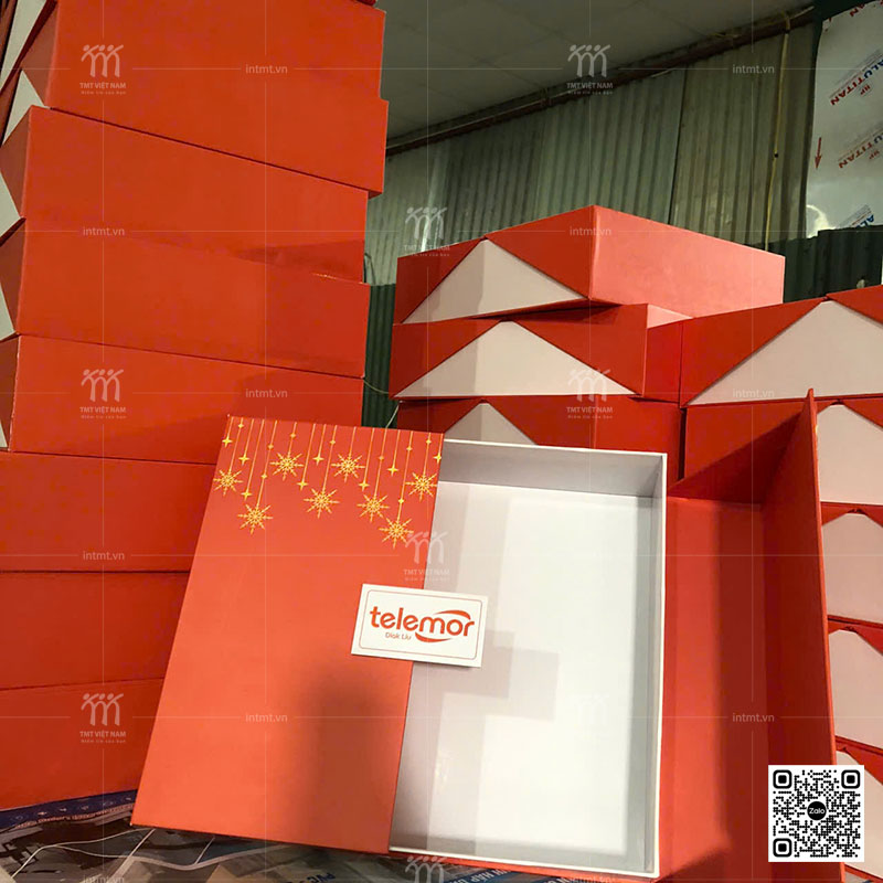 xưởng TMT Việt Nam sản xuất hộp quà Tết hai cánh mở