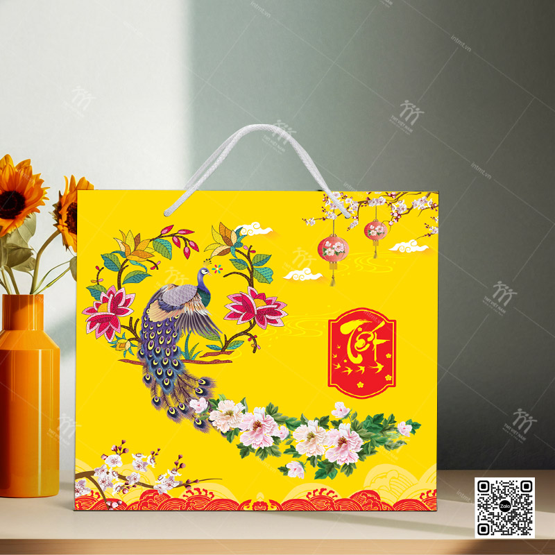 Mẫu túi quà tết "Chim công vàng"