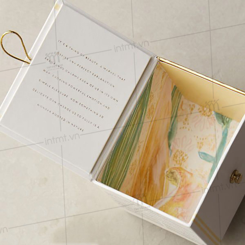 Hộp carton lạnh đựng nước hoa có khuy mắc
