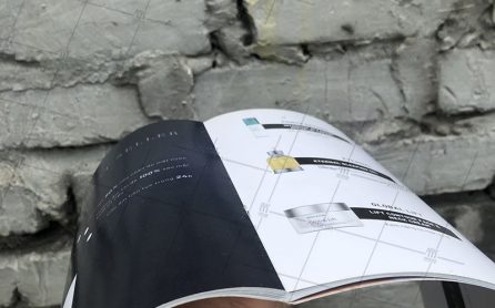 dong-gay-catalogue-dap-ghim-giua đóng gáy catalogue dập ghim