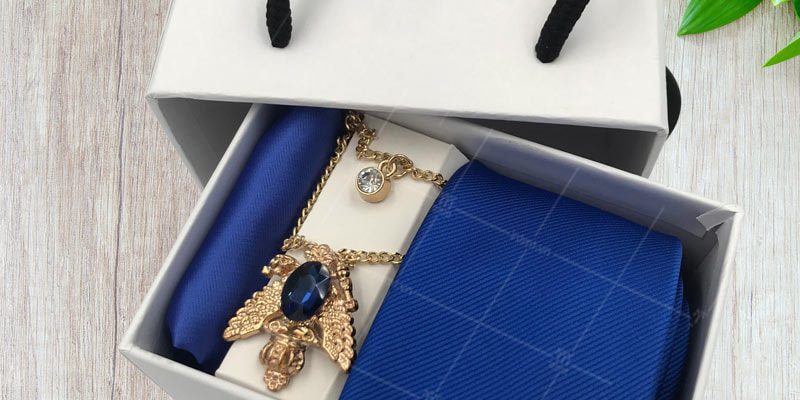 hộp cà vạt kèm trang sức