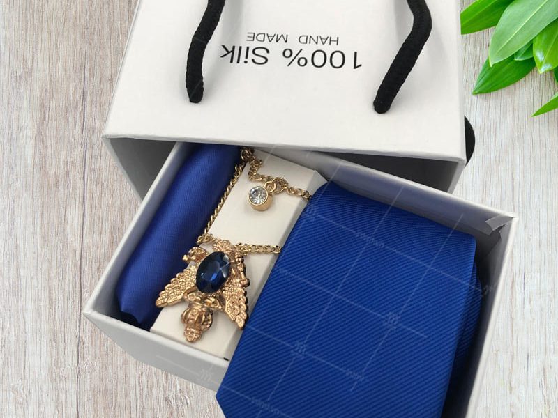 hộp cà vạt kèm trang sức